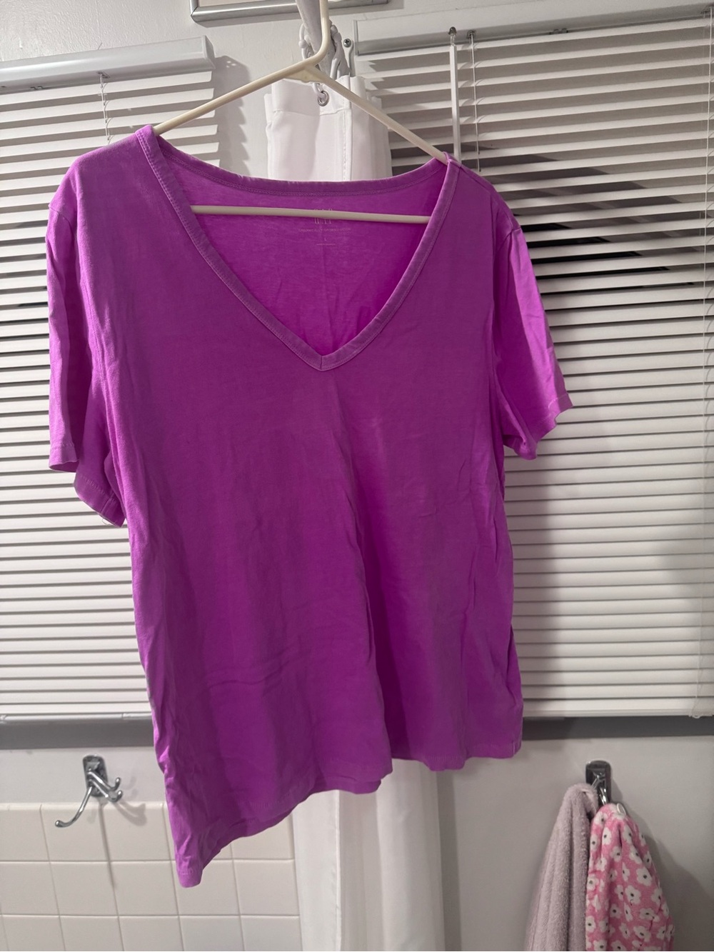 GAP Women’s V-Neck Short Sleeve Tee in Bright Purple